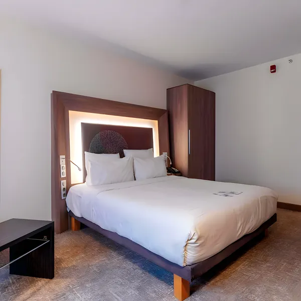 Karaköy Novotel'de boyası yenilenmiş konuk odası